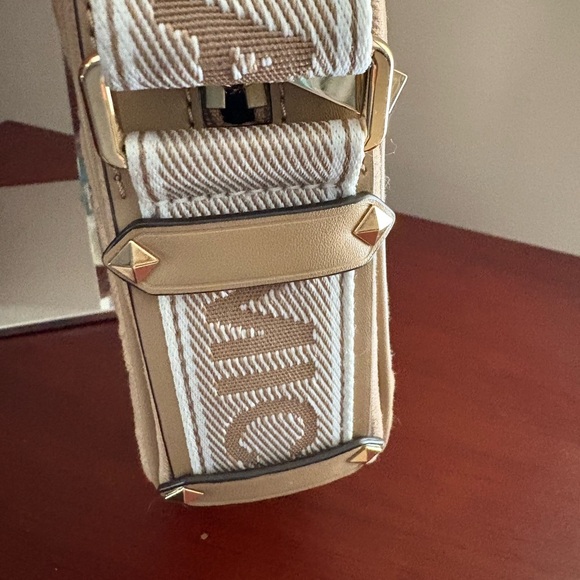 Michael Kors Maeve Large Logo East West Pocket Crossbody - NWT - Picture 4 of 13